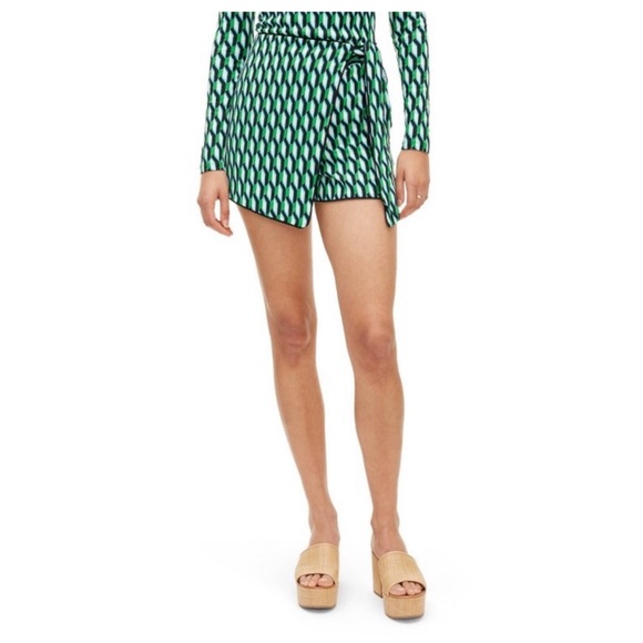 NEW Diane Von Furstenberg for Target side 
Wrap arrow geo green mini skort XXS - Picture 8 of 11